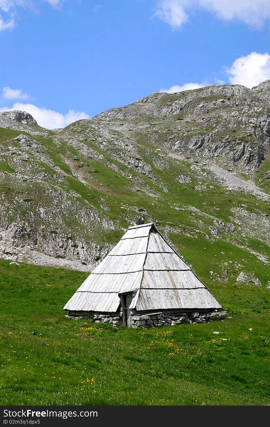 Montenegro Kapetanovo-jezero planinska kuca Kolasin. Montenegro Kapetanovo-jezero planinska kuca Kolasin