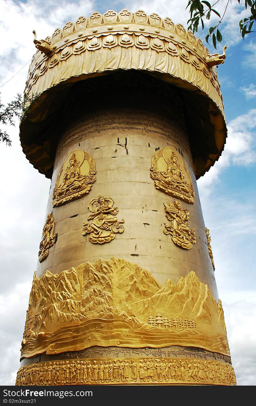 The giant prayer wheel in Shangrila,which is considered to be the biggest one in the Tibetan areas.