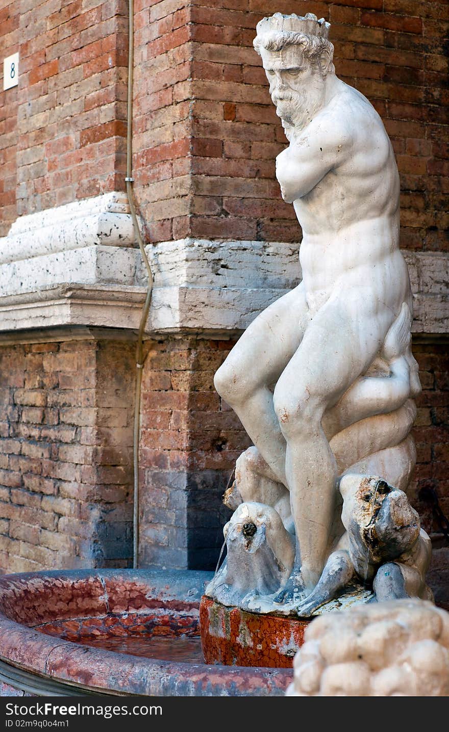 The statue of Neptune with his arm maimed in the central square of Senigallia.
The Fountain of Neptune was built at the same time as the Municipal Building  and located to the right of the entrance arch, this statue, now without its arms, represents the god Neptune and, so some say, is Roman origin.