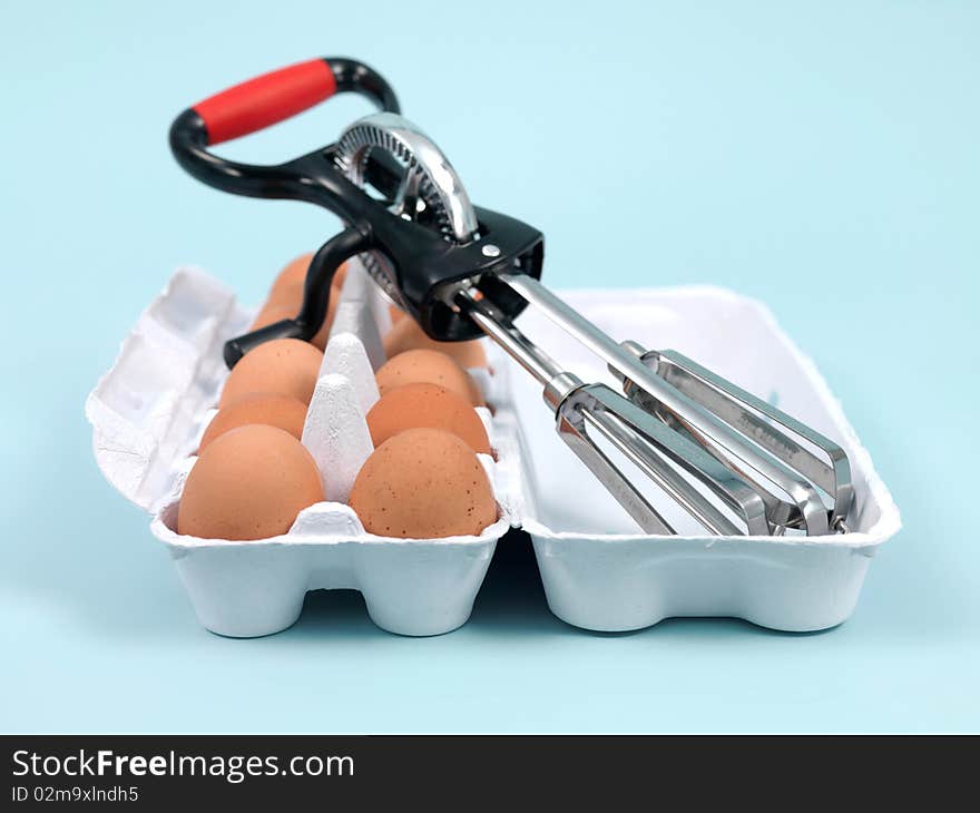 An egg beater on a kitchen bench