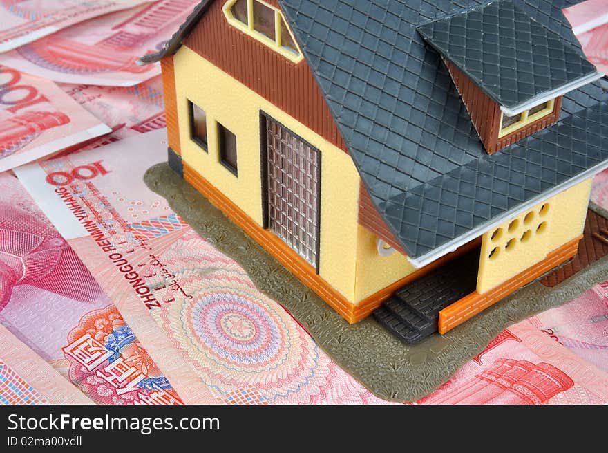 Money notes and house model