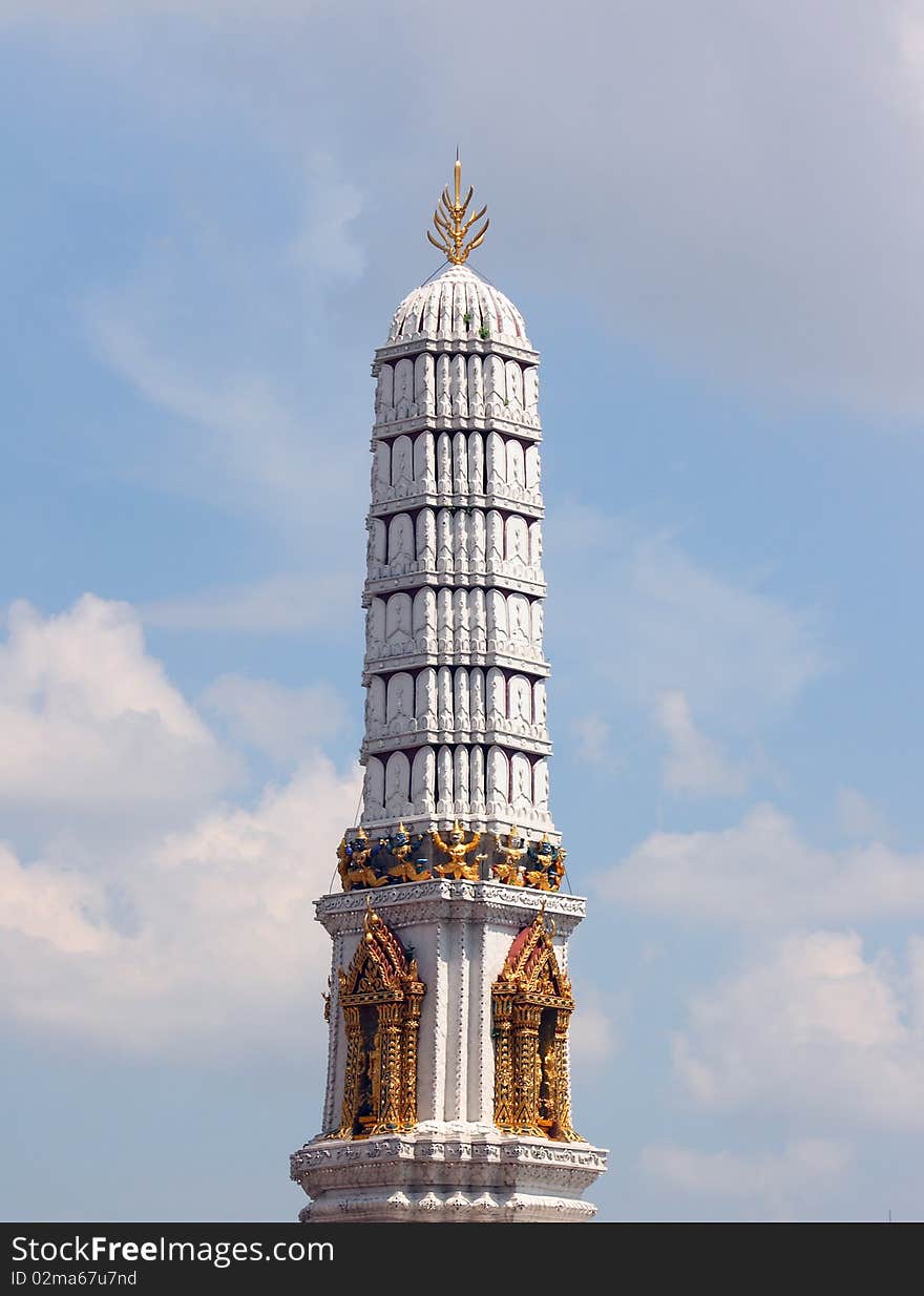 Obelisk in gold and white at a temple