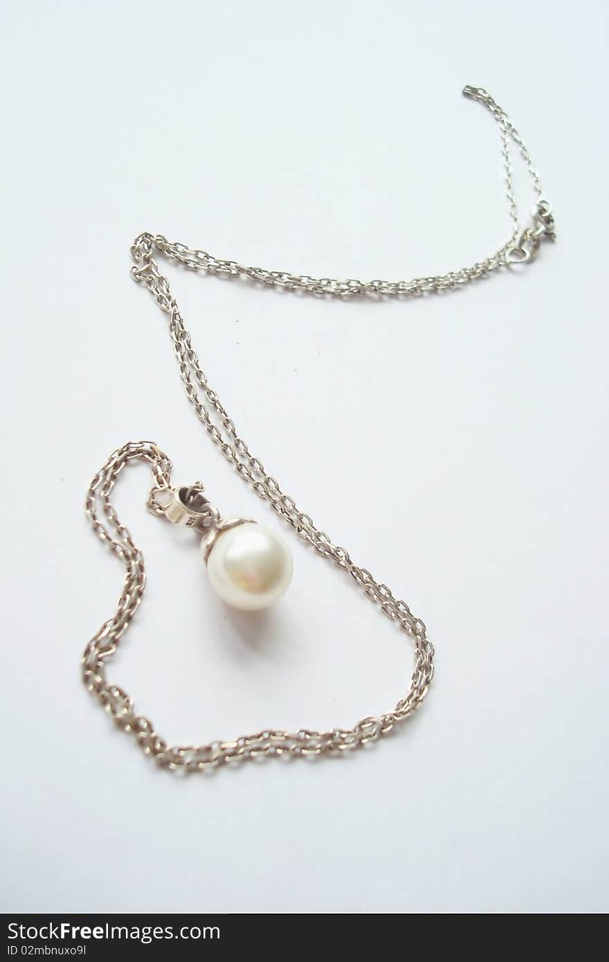 Necklet with pearl