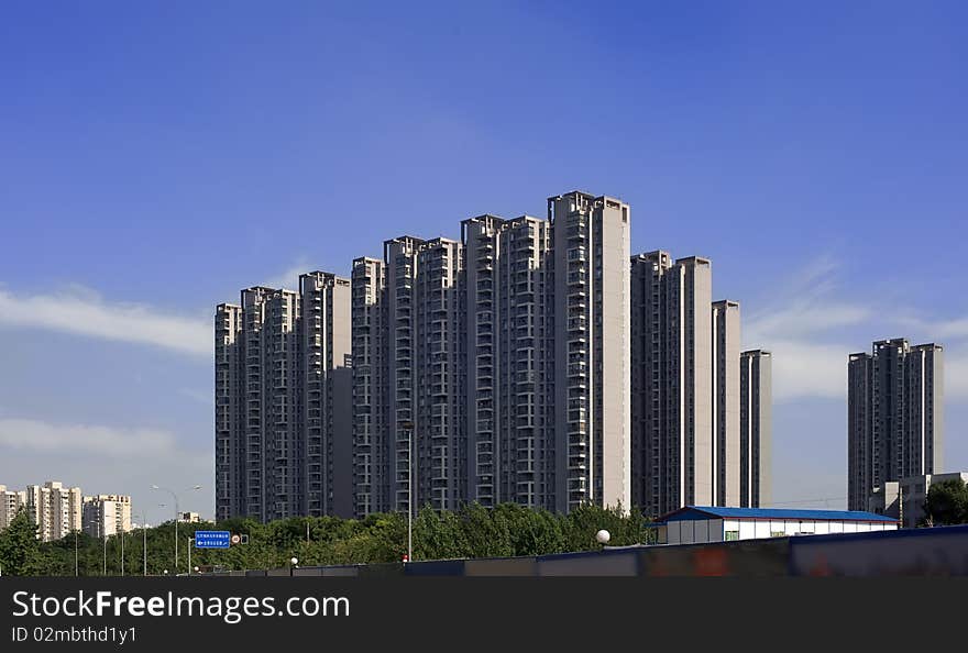 City building under blue sky