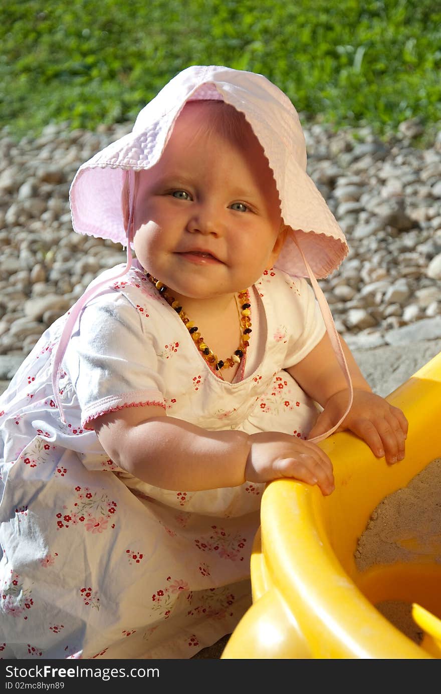 Child plays at the sandpit