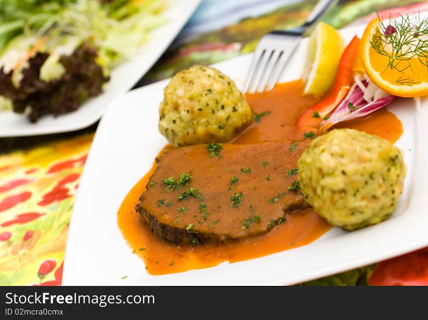 Fresh Roast Beef with Sauce and Dumplings , Salad