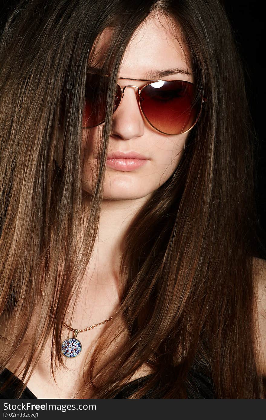 Girl in sunglasses. studio shot