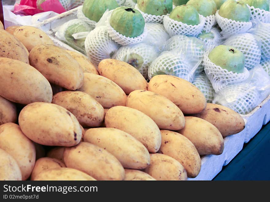 An image of mango and guava. An image of mango and guava