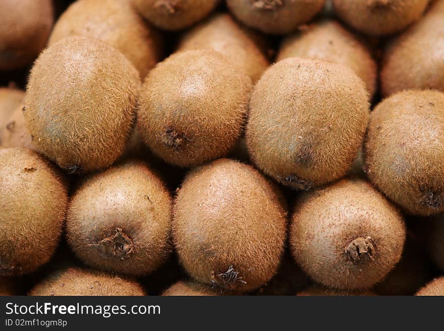 Brown kiwi at the market