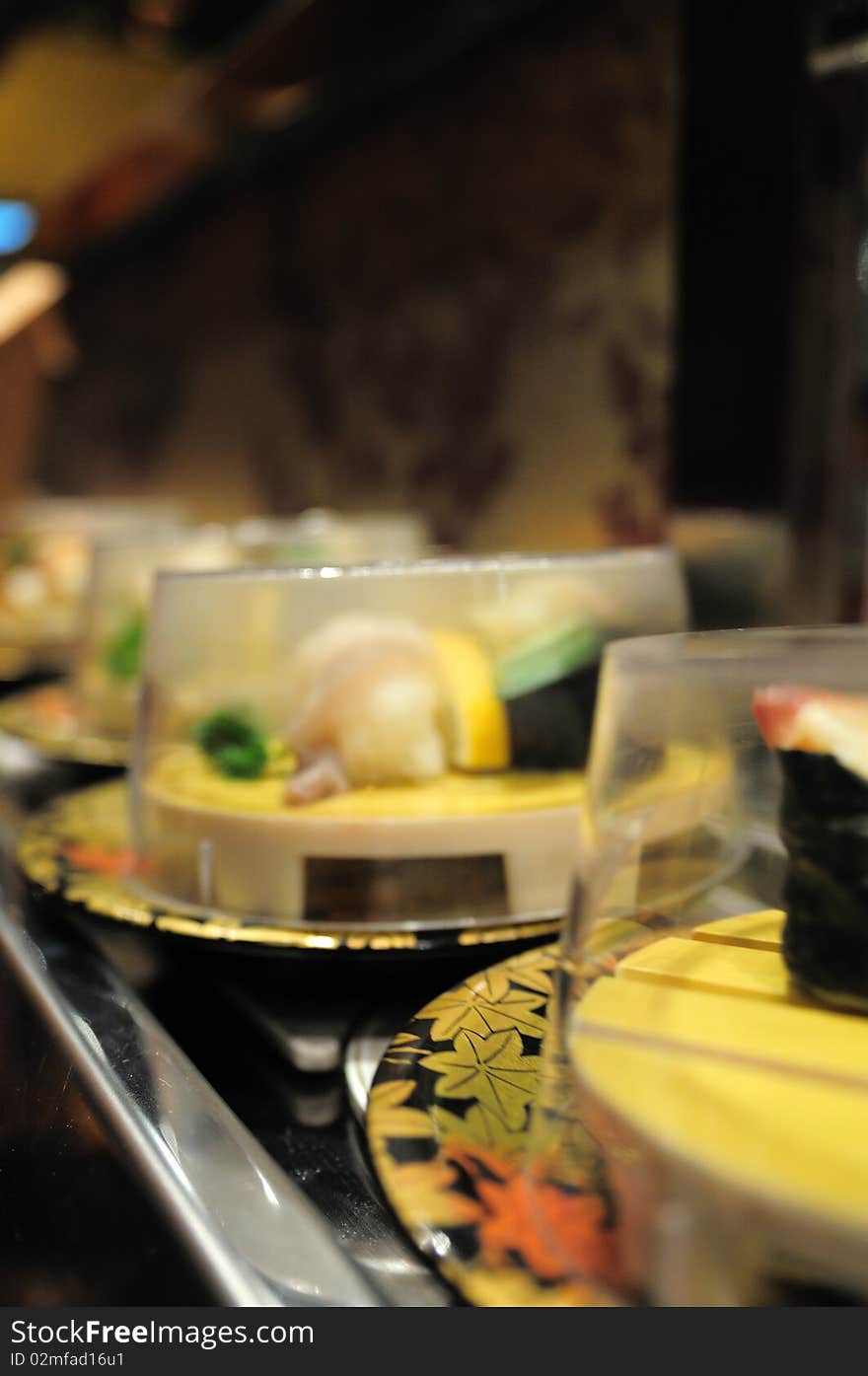 Conveyor belt sushi