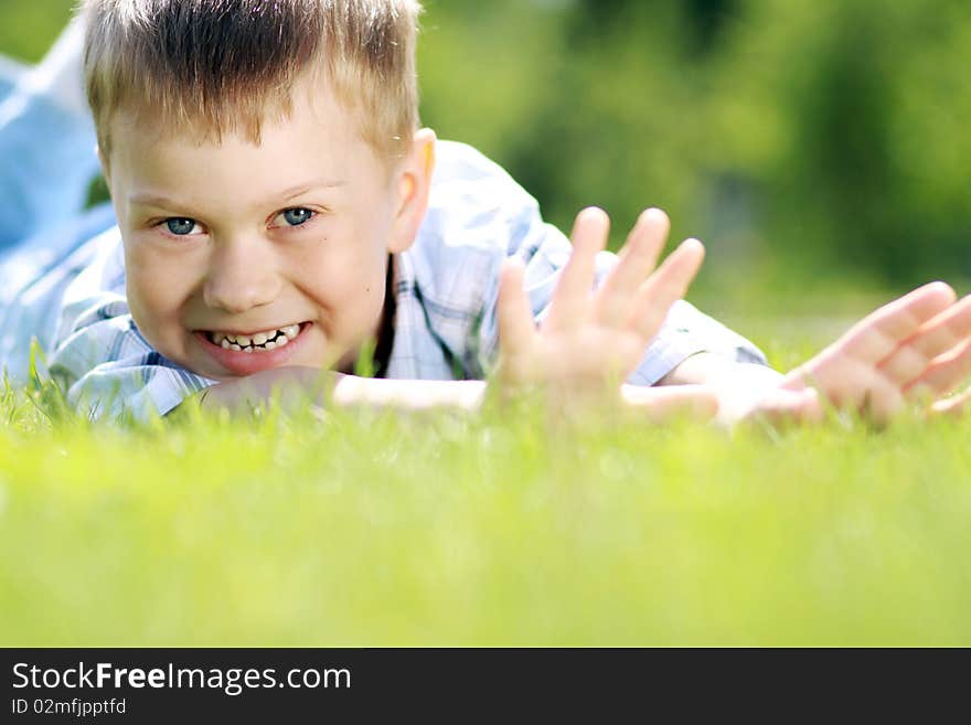 5 years old child lying on the grass.