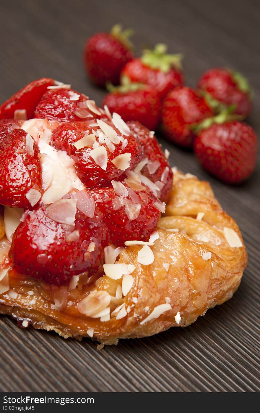 Fresh strawberry tartlet cake