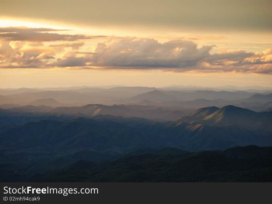 A cloud and mountain range before sunset