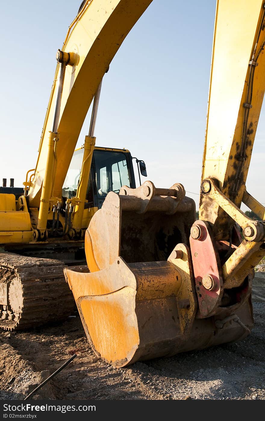 Heavy equipment digger for construction