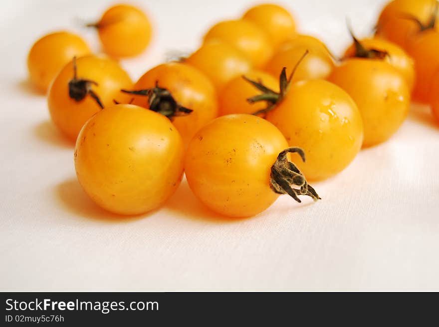 Yellow cherry tomatoes 1