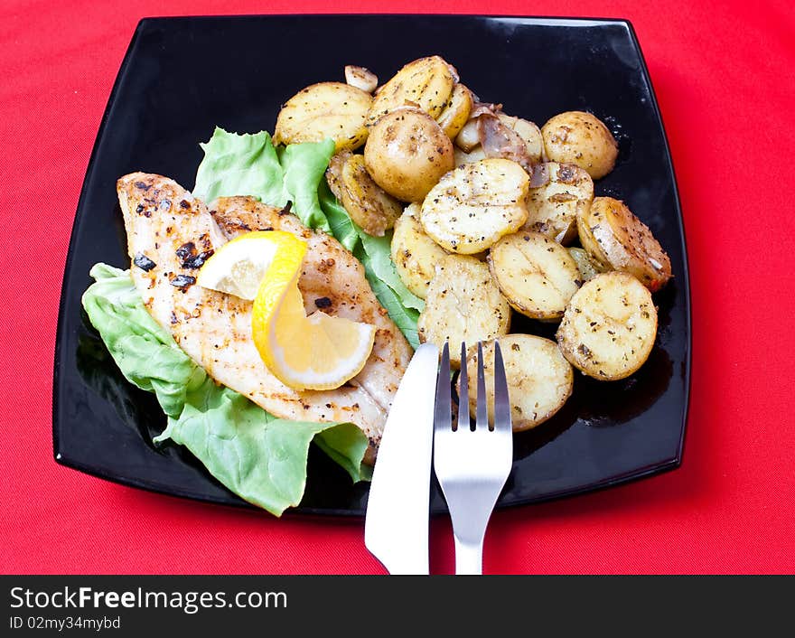 Grilled fish with fresh lemon juice