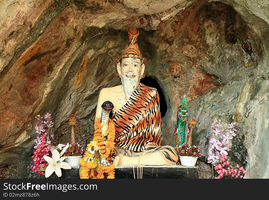 Hermit Cave temple in Cha-am, Phet Buri, Thailand. Hermit Cave temple in Cha-am, Phet Buri, Thailand.