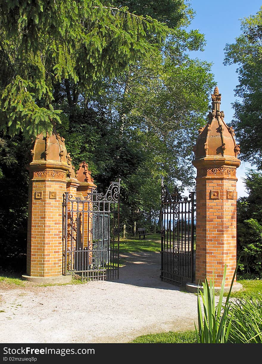 Red Brick gateway leading from Guild Inn to Scarborough Bluffs clifftop walk.