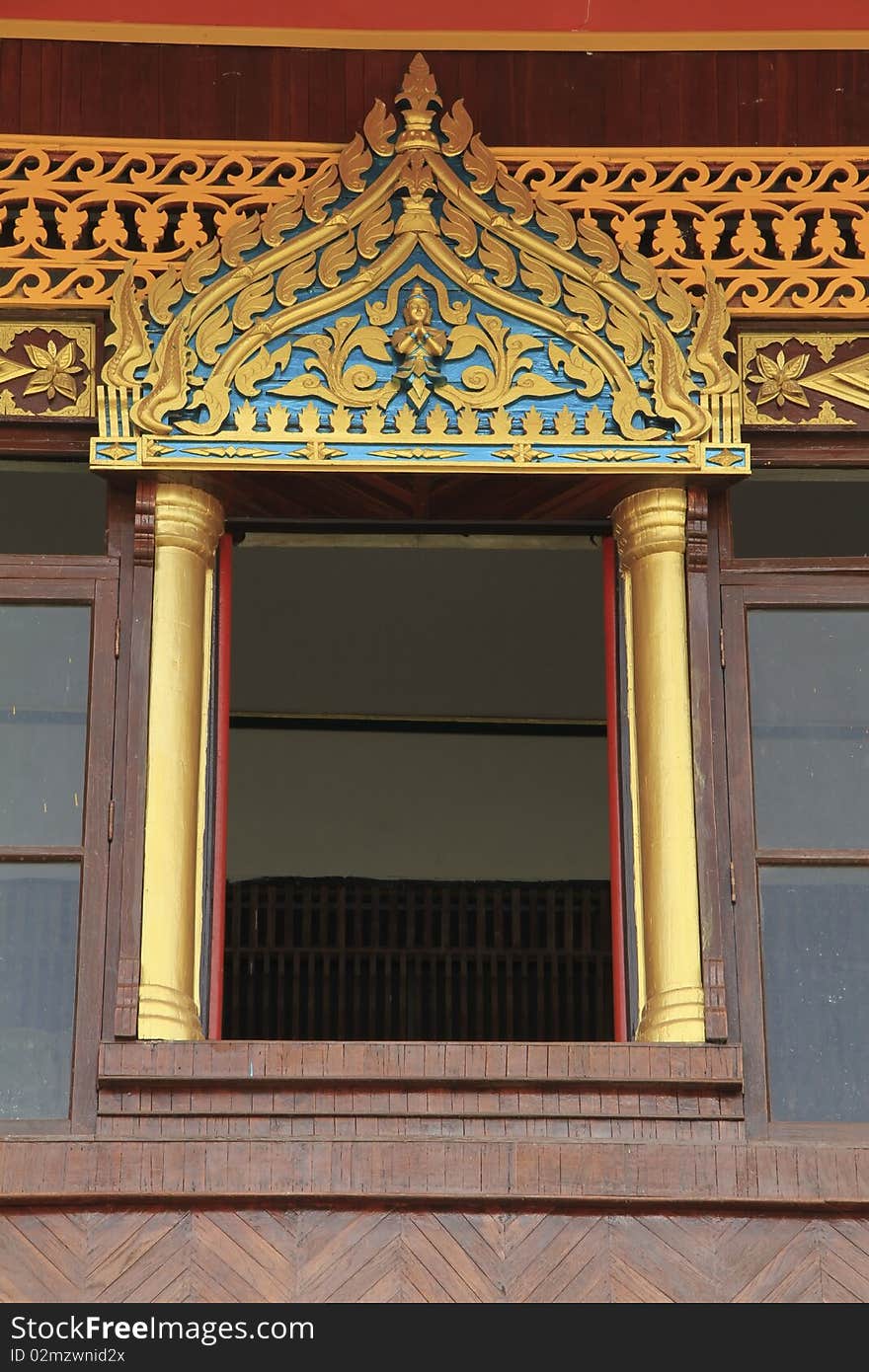 The colors of the window Wat Thai.