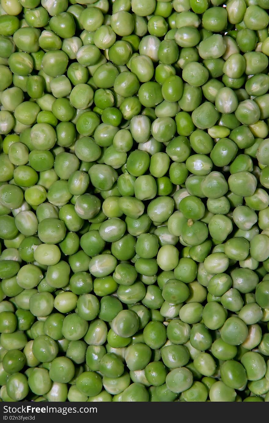 Many green peas. Their color attractive fresh.