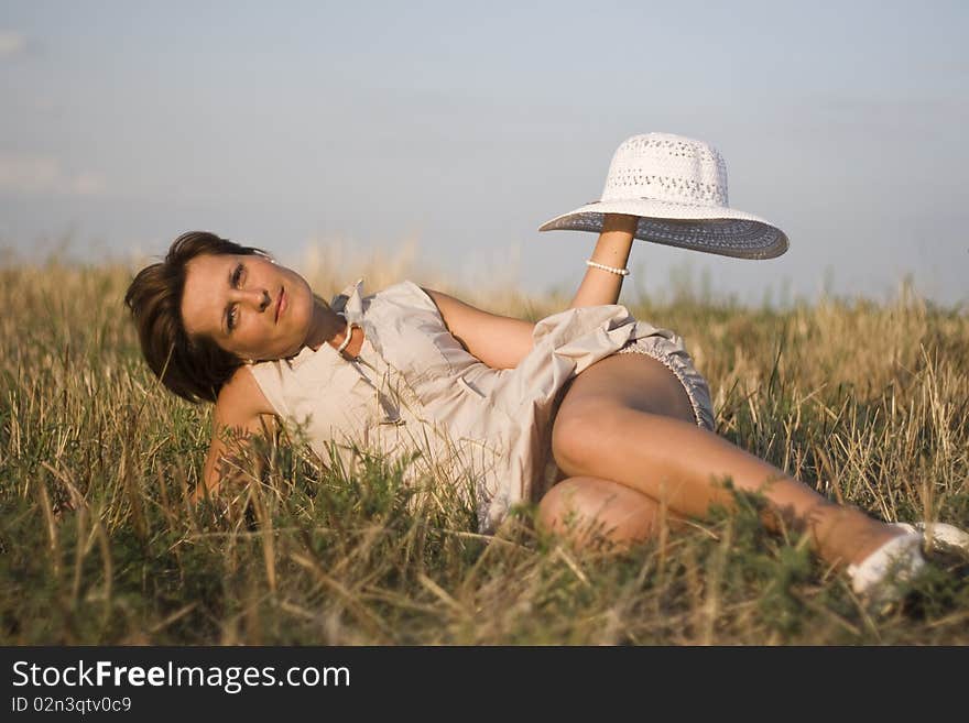 Lady in the field with white hat