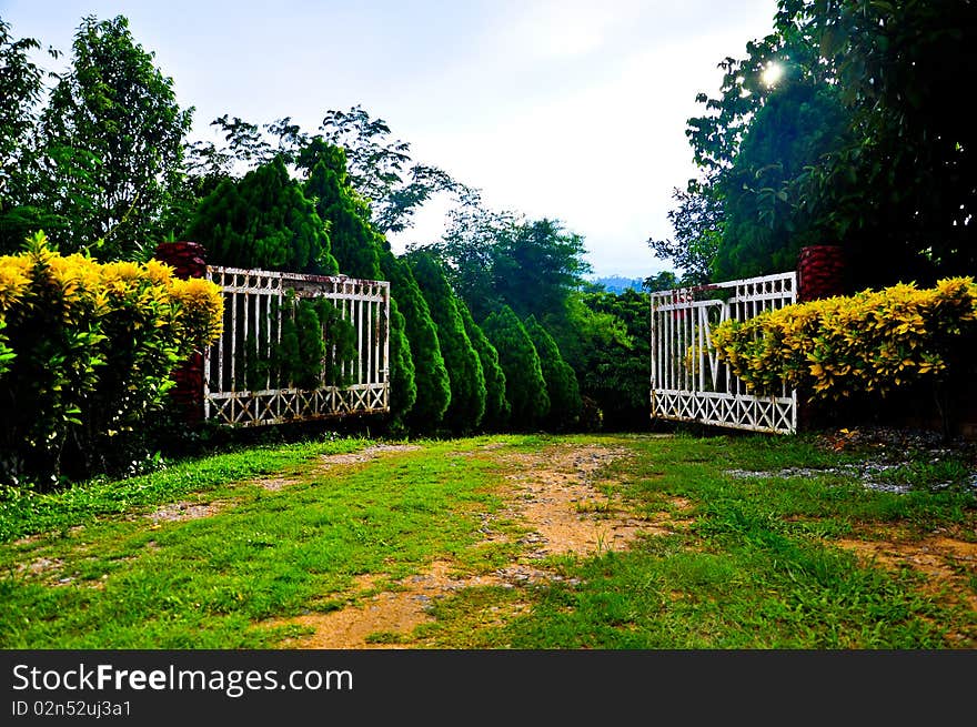 Beautiful entrance to the home. Beautiful entrance to the home