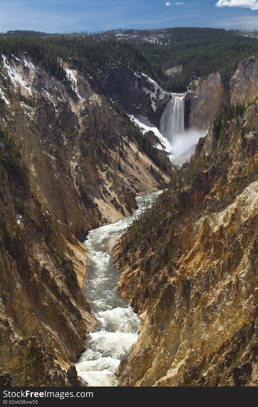 Large view of the waterfall in the National park of Yelloastone