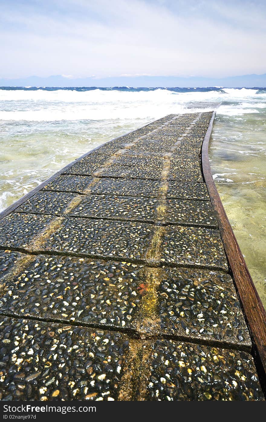 A path down to the ocean