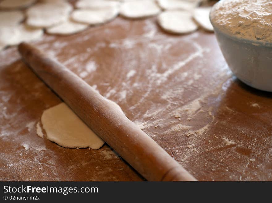 An image of a battledore and dough on the table