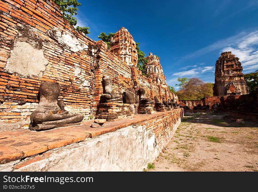 The ancient temple at Watmahathat in Thailand