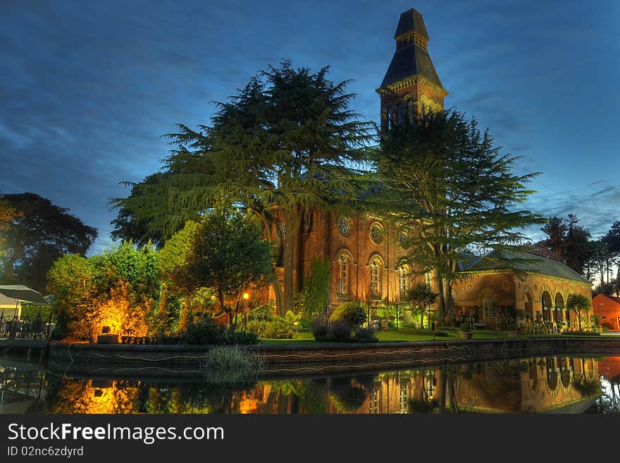 Lakeside resturante, a bar/resturante/ health spa/gym near nottingham. a popular wedding location