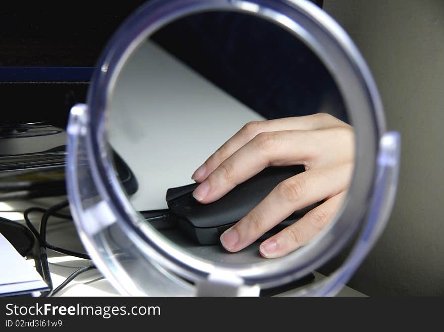 Image of a hand on a mouse reflected in a mirror 1