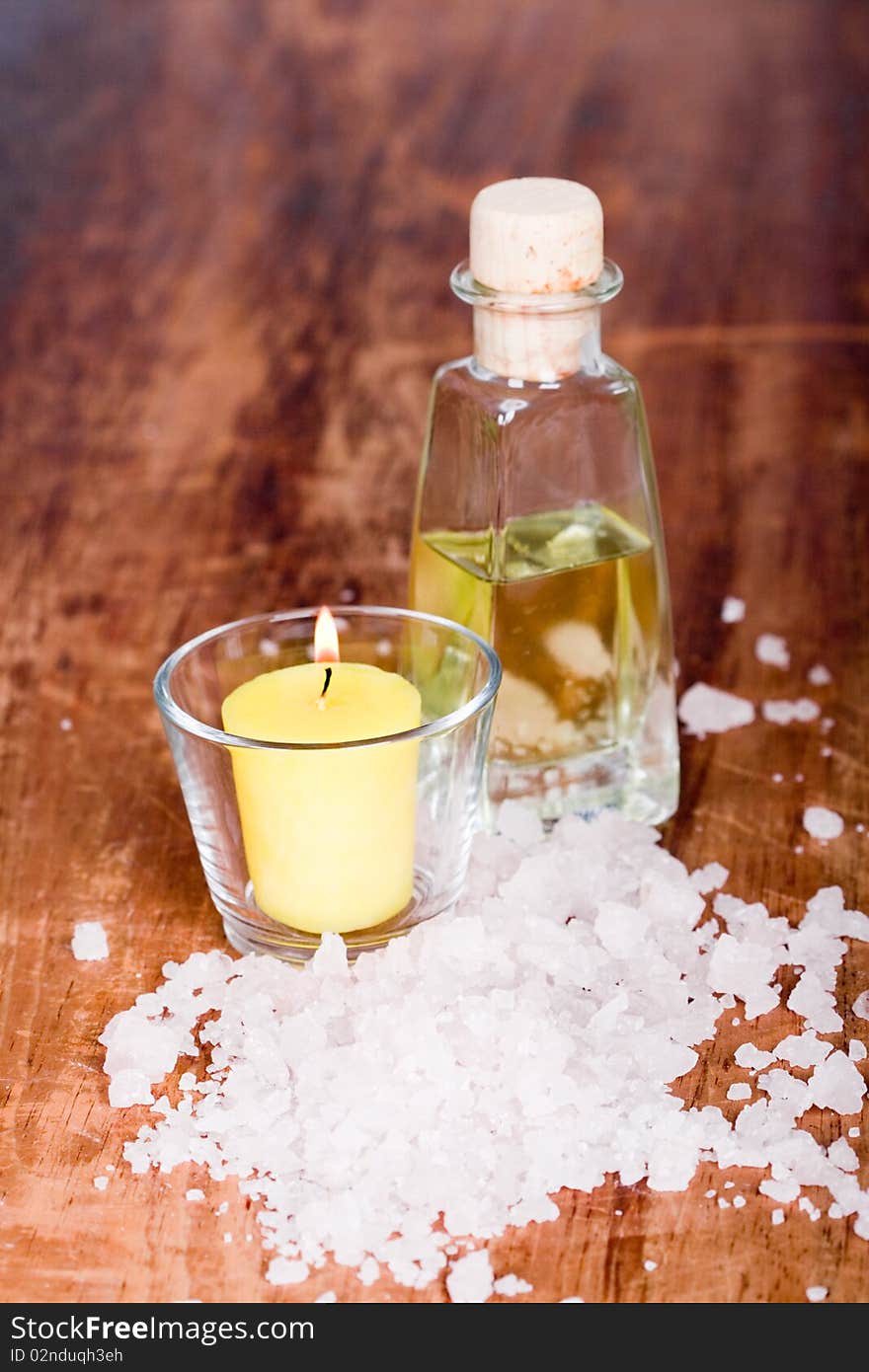 Bath and spa items (oil, salt, candle)