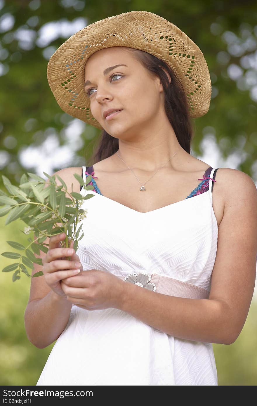 Girl wearing summer hat