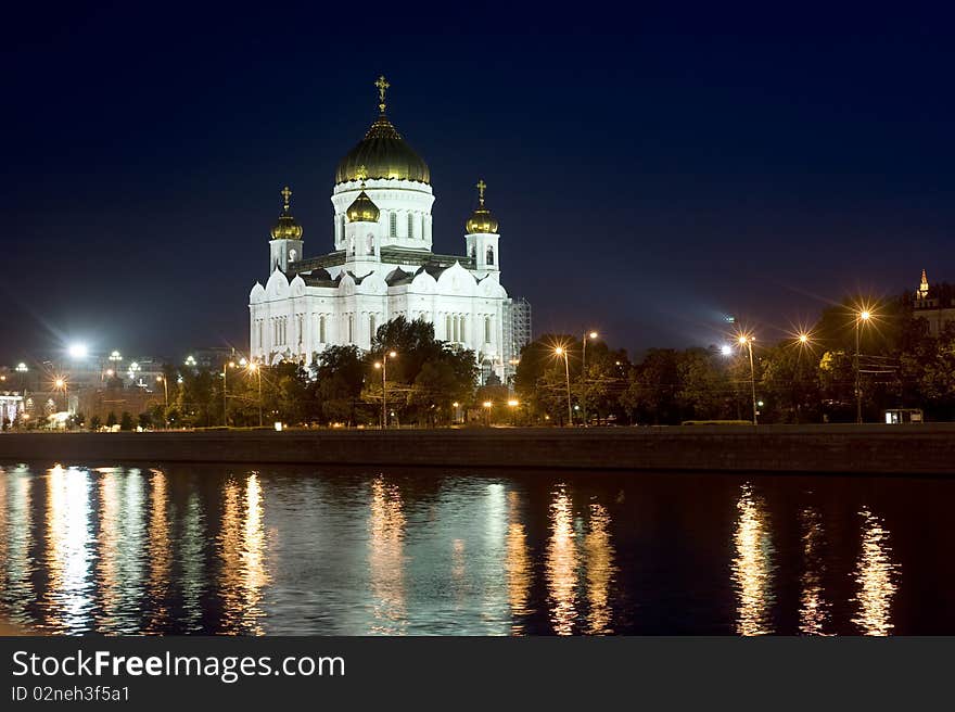 The restored Cathedral of Christ the Savior in Moscow at night