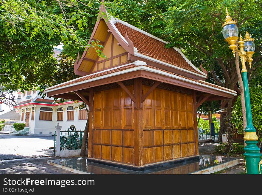 Thai style pavilion use as a shop in Wat Arun. Thai style pavilion use as a shop in Wat Arun.