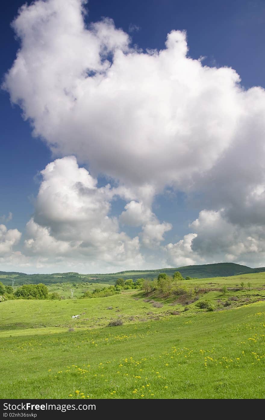 Beatiful skies and a beautifull greenfield from a village