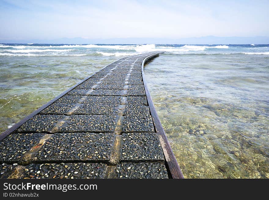 A path down to the ocean