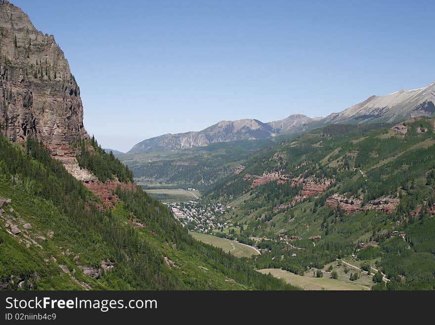 Telluride nestled below mountains in a box canyon. Telluride nestled below mountains in a box canyon.