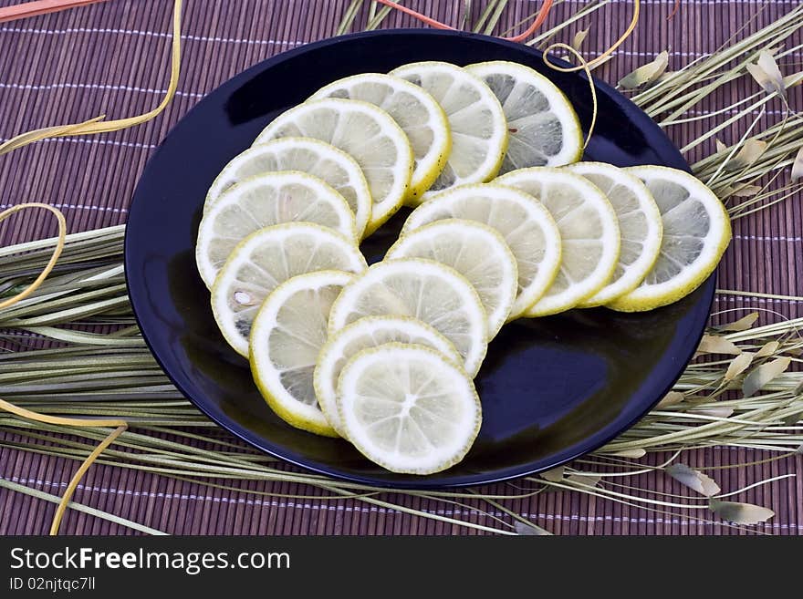 Lemon' s parts in a plate