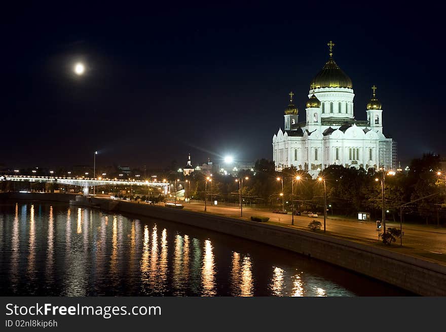 The restored Cathedral of Christ the Savior in Moscow at night