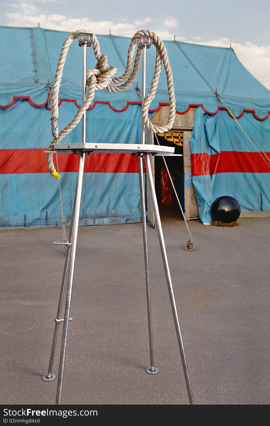 Circus symbolism. A wattled rope on a metal stage