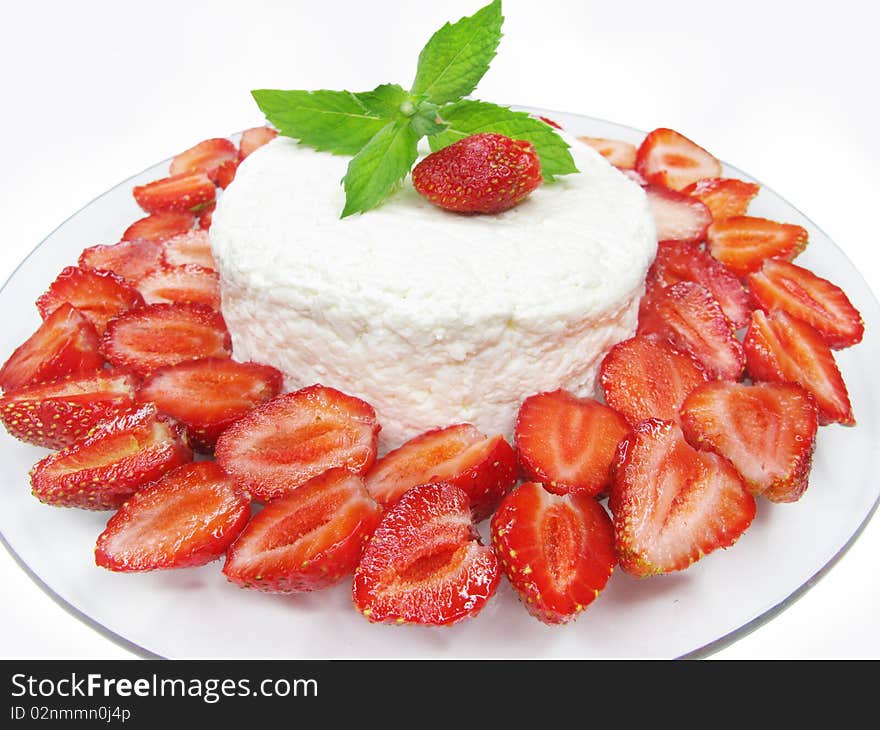 Strawberry dessert with dairy pudding and mint