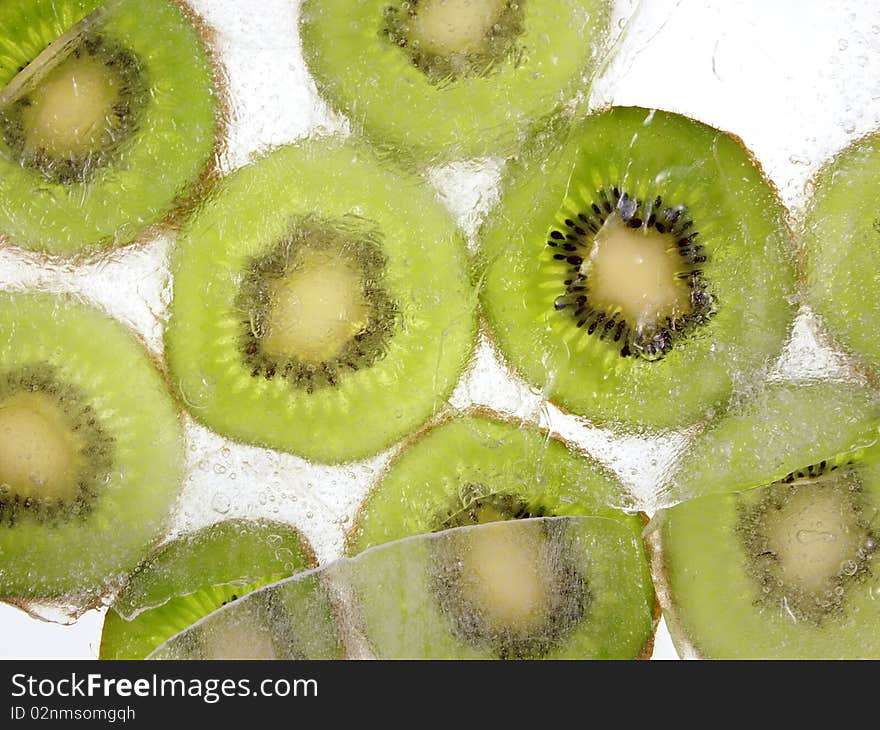 Fresh kiwi fruit slices on ice