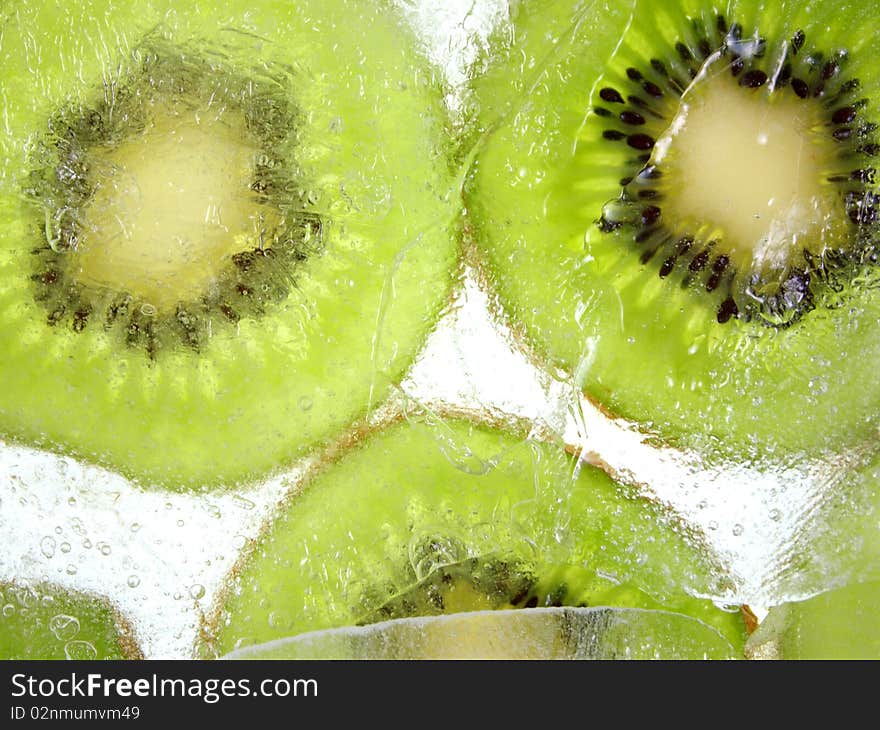 Fresh kiwi fruit slices on ice