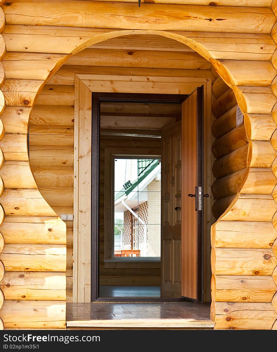 Doorway in the form of a keyhole through which the other doorways are seen.