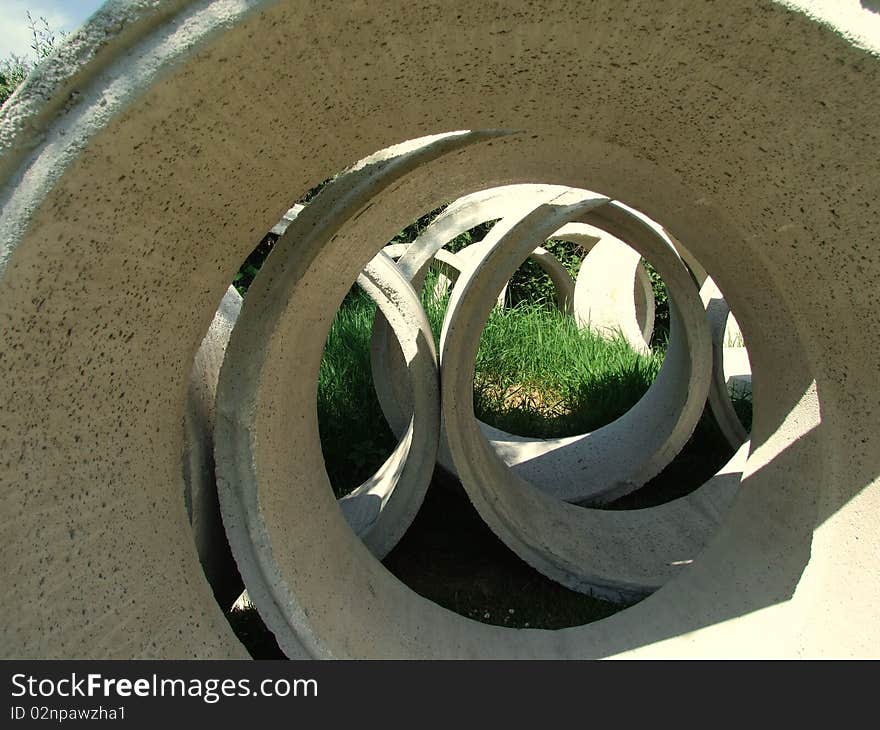 Concrete circles for water well making