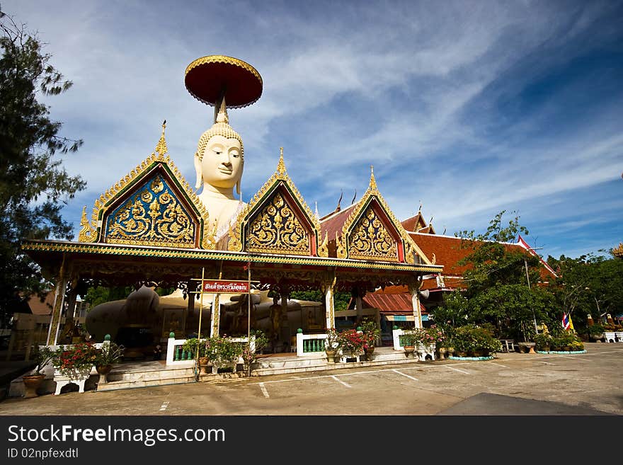 The outdoor white buddha in the historical temple of Thailand, Wattonson at Angthong province