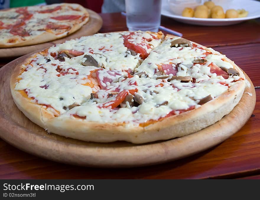 Very tasty pizzas served on wooden cymbal