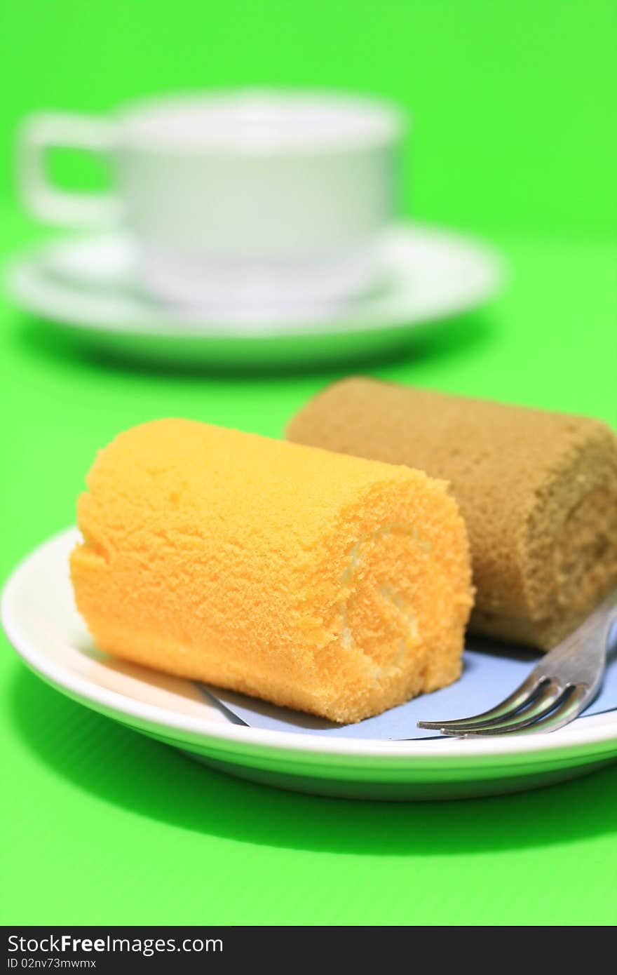 Cake roll with coffee